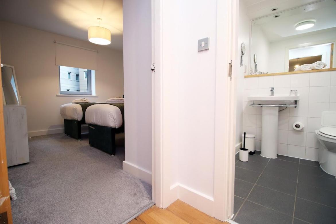 Hamilton Court 1Bedroom Apartment, Bright And Central Location With Balcony And Wi-Fi Бристол Екстериор снимка