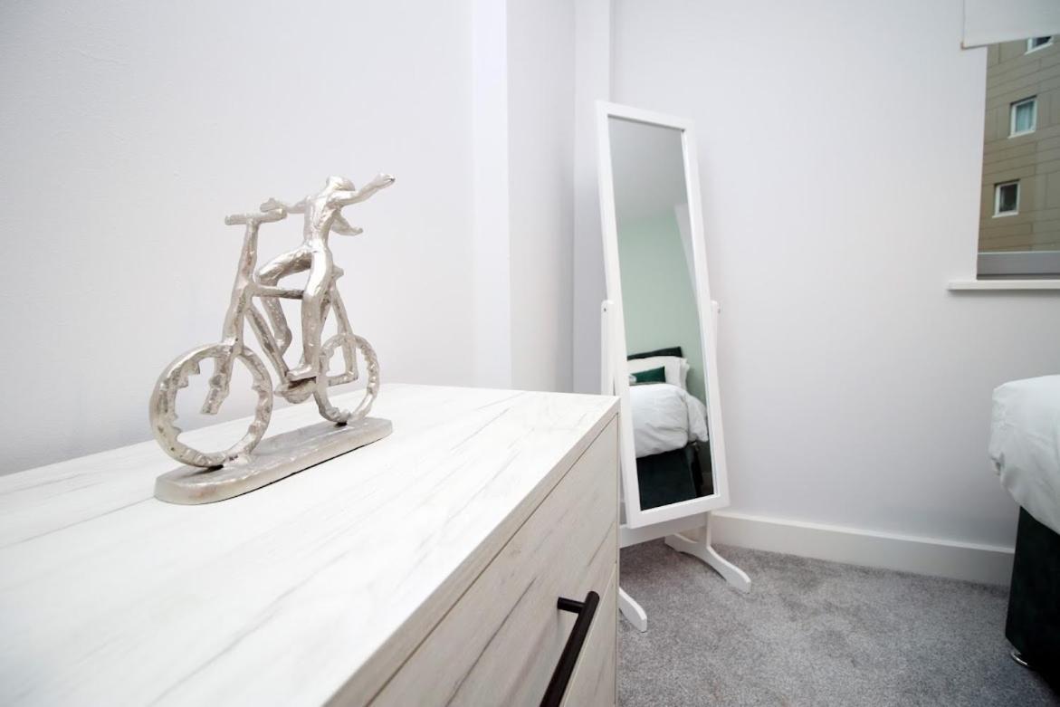 Bright 1Bedroom Apartment, Central Location With Balcony Бристол Екстериор снимка