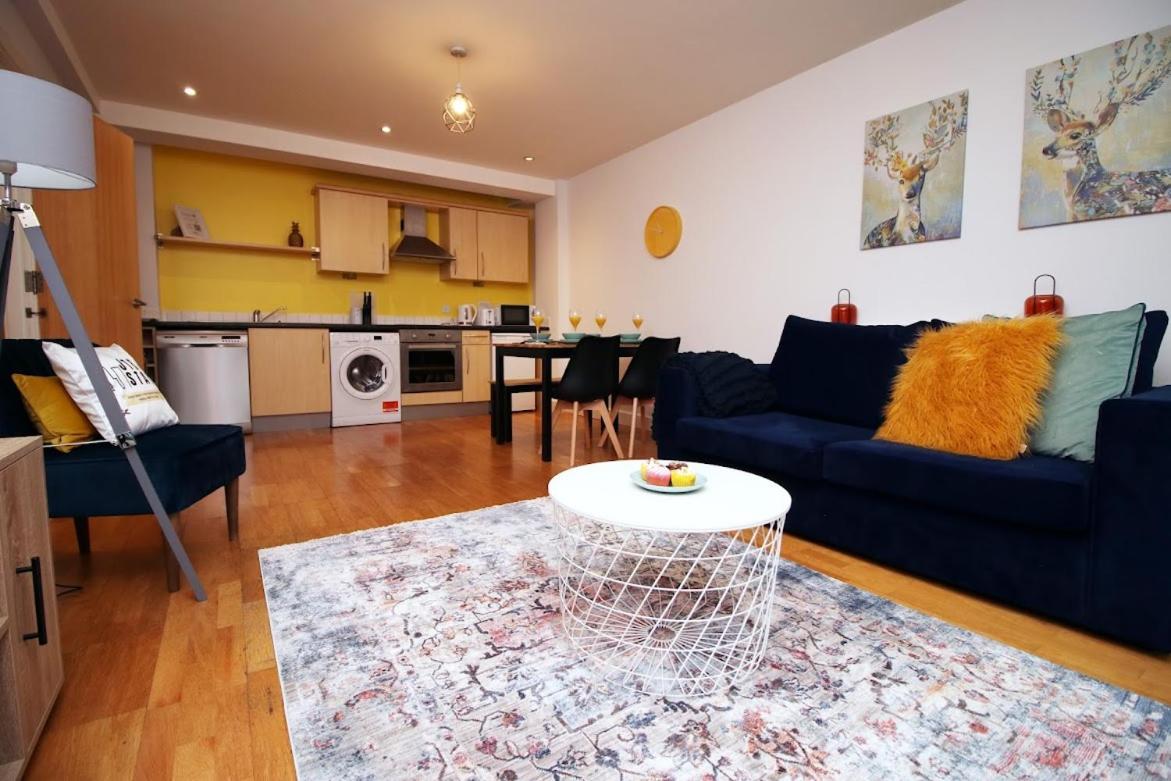 Bright 1Bedroom Apartment, Central Location With Balcony Бристол Екстериор снимка