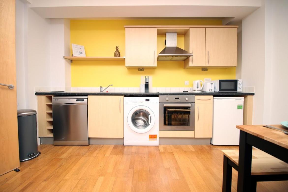 Bright 1Bedroom Apartment, Central Location With Balcony Бристол Екстериор снимка