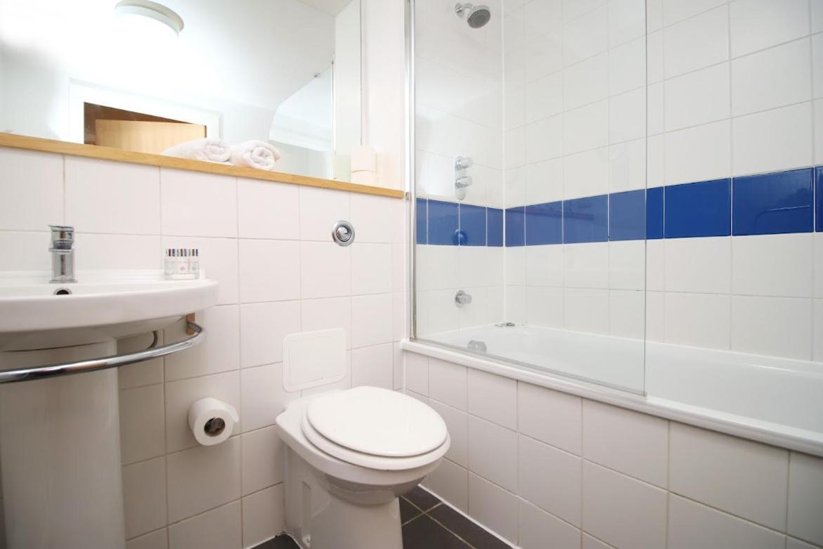 Bright 1Bedroom Apartment, Central Location With Balcony Бристол Екстериор снимка