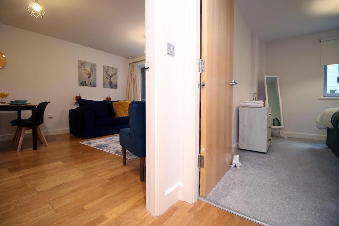 Bright 1Bedroom Apartment, Central Location With Balcony Бристол Екстериор снимка
